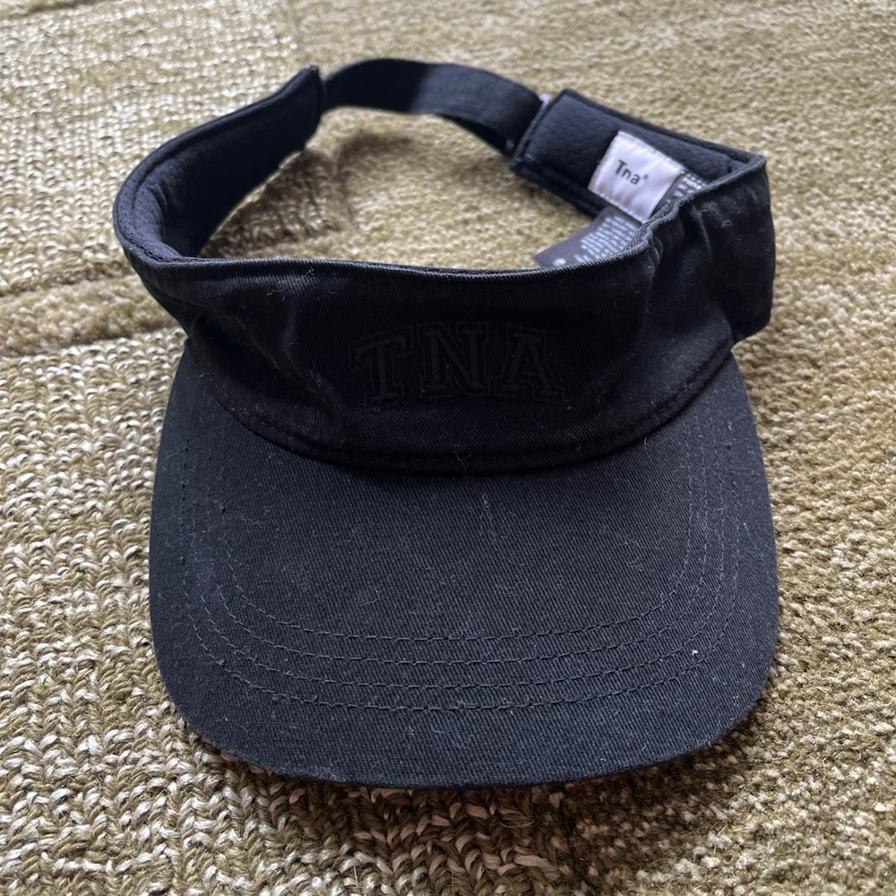 Aritzia TNA Visor